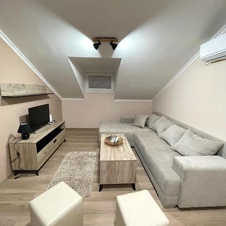 Vivko Apartments Veliko Gradiste Bagian luar foto