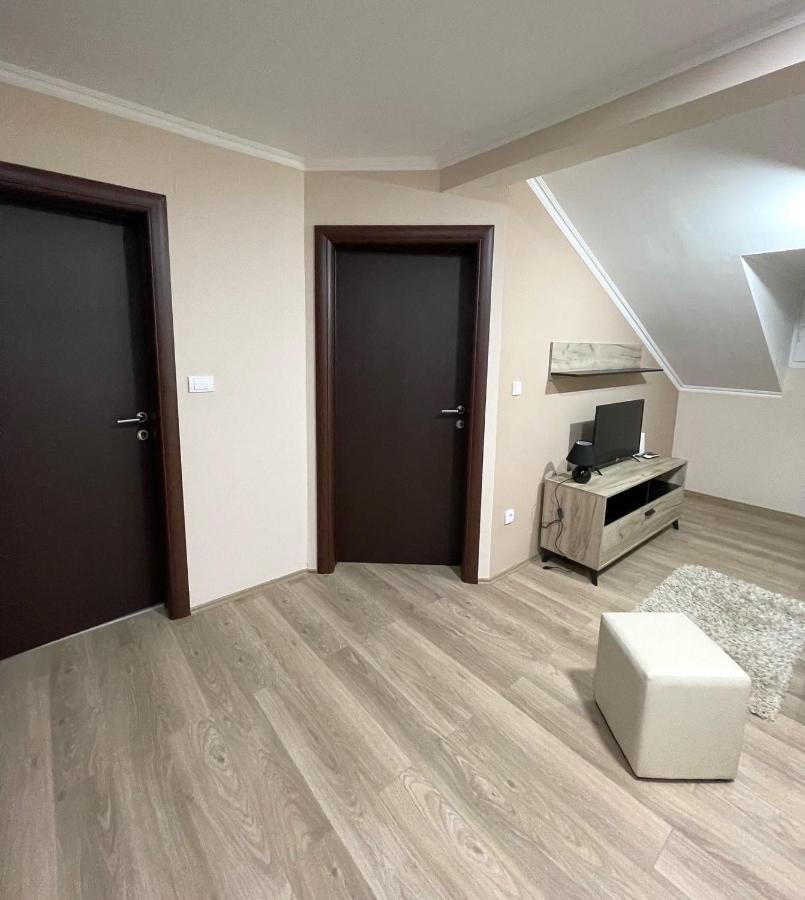 Vivko Apartments Veliko Gradiste Bagian luar foto