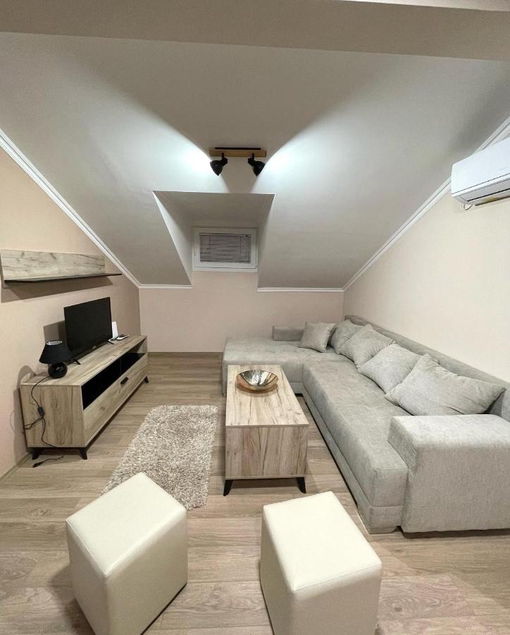 Vivko Apartments Veliko Gradiste Bagian luar foto