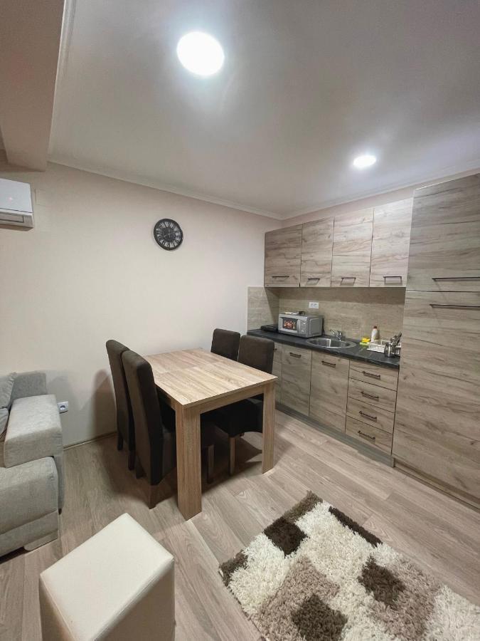 Vivko Apartments Veliko Gradiste Bagian luar foto