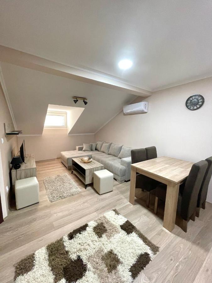 Vivko Apartments Veliko Gradiste Bagian luar foto